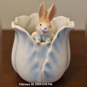 Spring/Easter Ceramic Bowl With Bunny Peaking Out Of Leaves